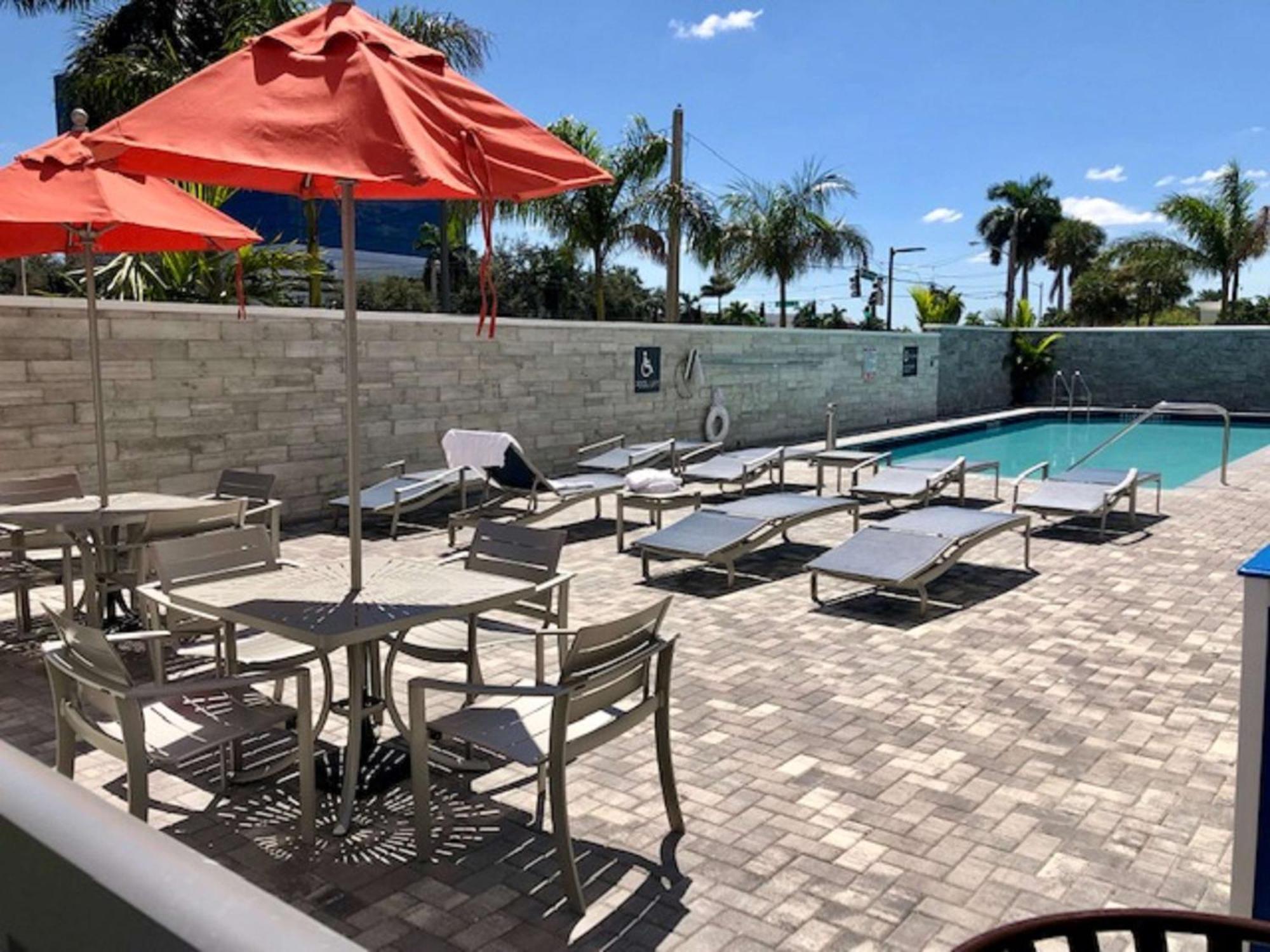 Hilton Garden Inn West Palm Beach I95 Outlets Экстерьер фото